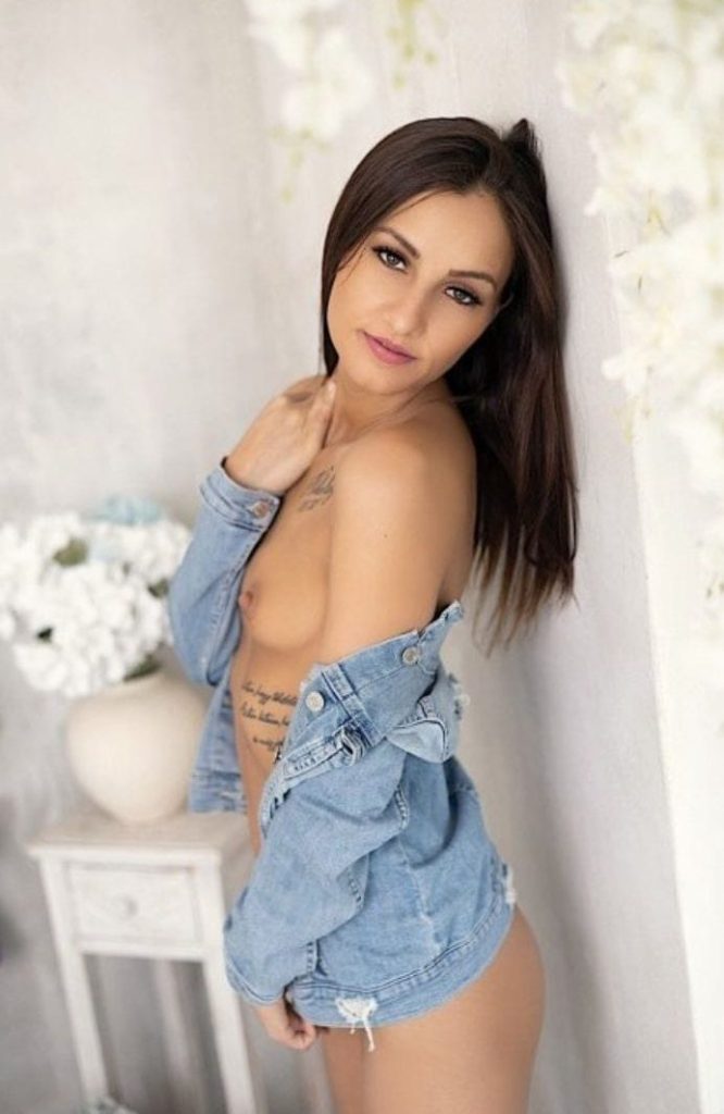 Teeny girl Fanni, eine Raubkatze junges Mädchen Basel / Luzern escort.